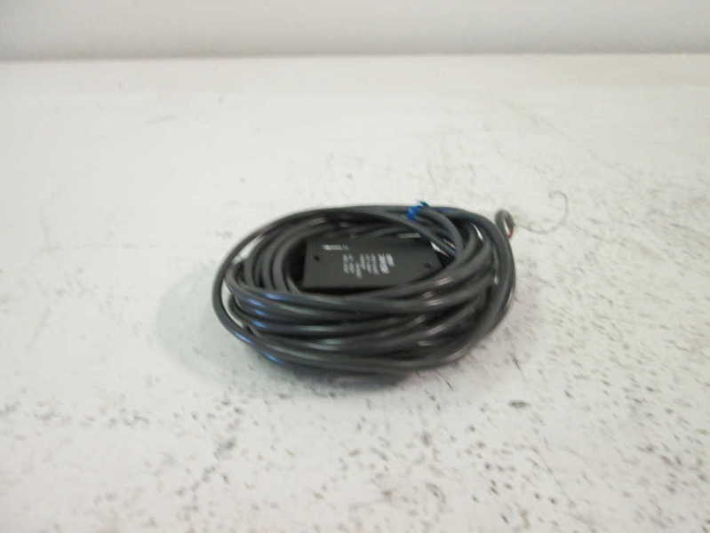 Omron Z4WV25R NSFP ** GENUINE ** 1224 VDC Z4W V25R