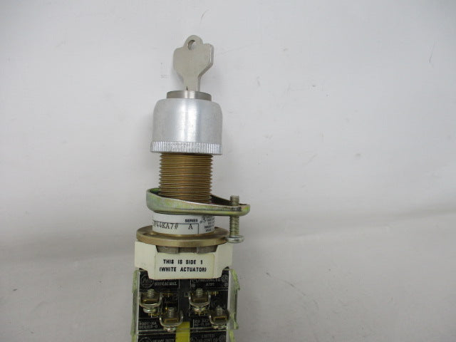 Allen Bradley 800HJP44KA7AAAX Ser. A NSNP 800H JP44KA7AAAX