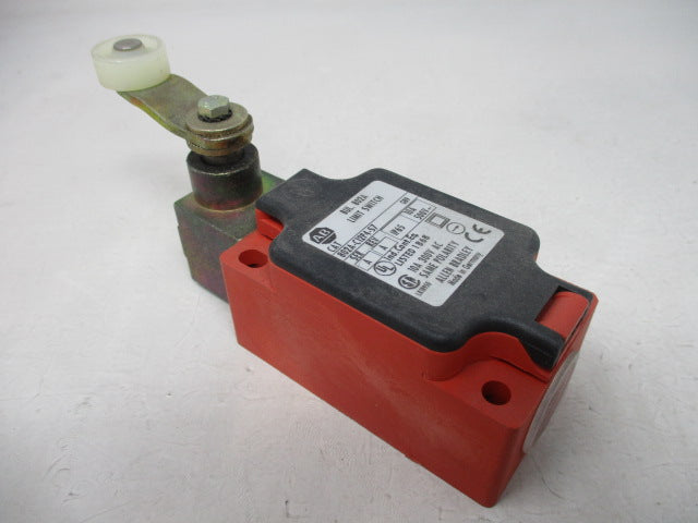 Allen Bradley via TCS 802AC12P4S7 Ser. A NSNP 802A C12P4 S7