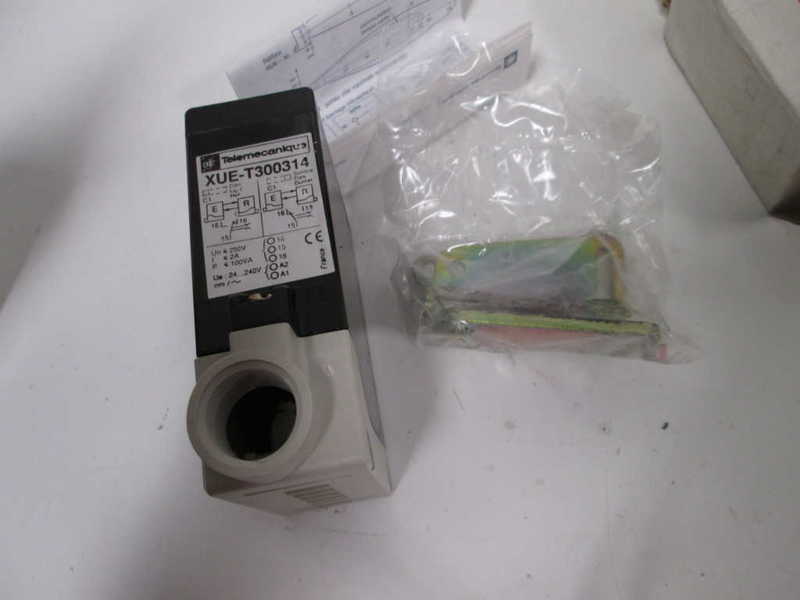 Telemecanique XUET300314H7 NSFP * GENUINE * Schneider Square D  XUE T300314 H7